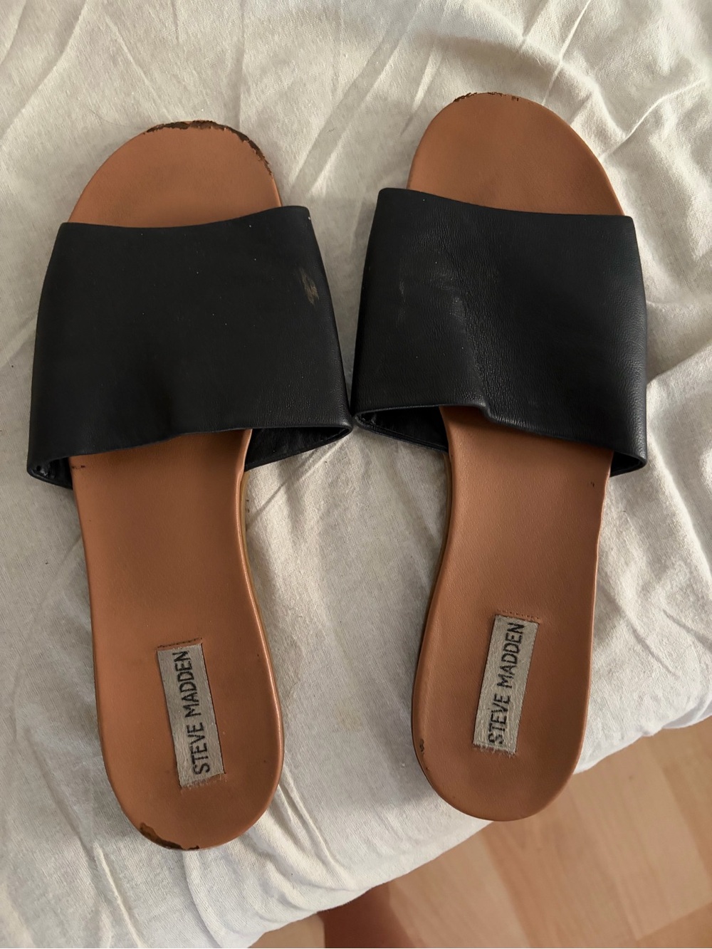 Steve Madden Black and Tan Slide Sandals